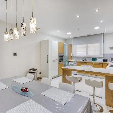 Modern 3br With Private Yard & Bbq By 360 Estates شقة San Ġwann