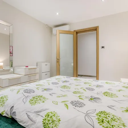 شقة Modern 3br With Private Yard & Bbq By 360 Estates San Ġwann