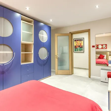 Апартаменты Modern 3br With Private Yard & Bbq By 360 Estates *