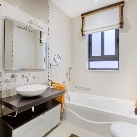 Апартаменты Modern 3br With Private Yard & Bbq By 360 Estates *