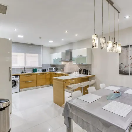 Modern 3br With Private Yard & Bbq By 360 Estates Апартаменты