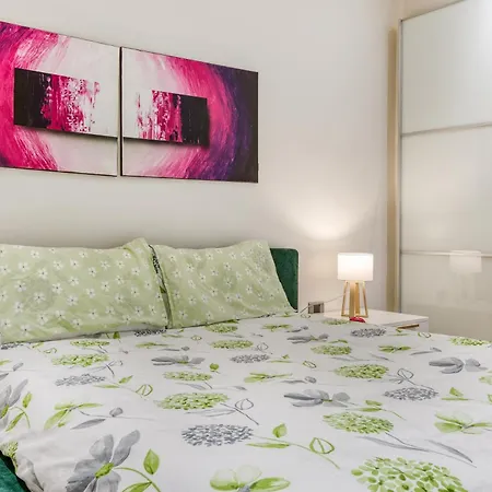 Апартаменты Modern 3br With Private Yard & Bbq By 360 Estates