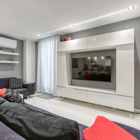 Апартаменты Modern 3br With Private Yard & Bbq By 360 Estates